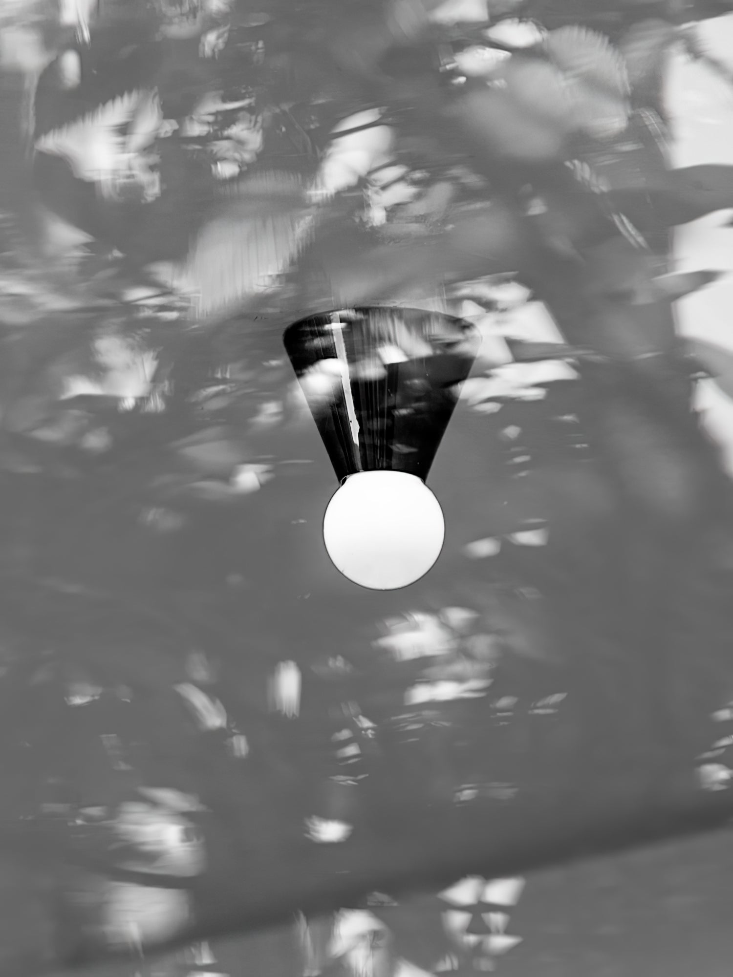 円錐形シーリングランプ