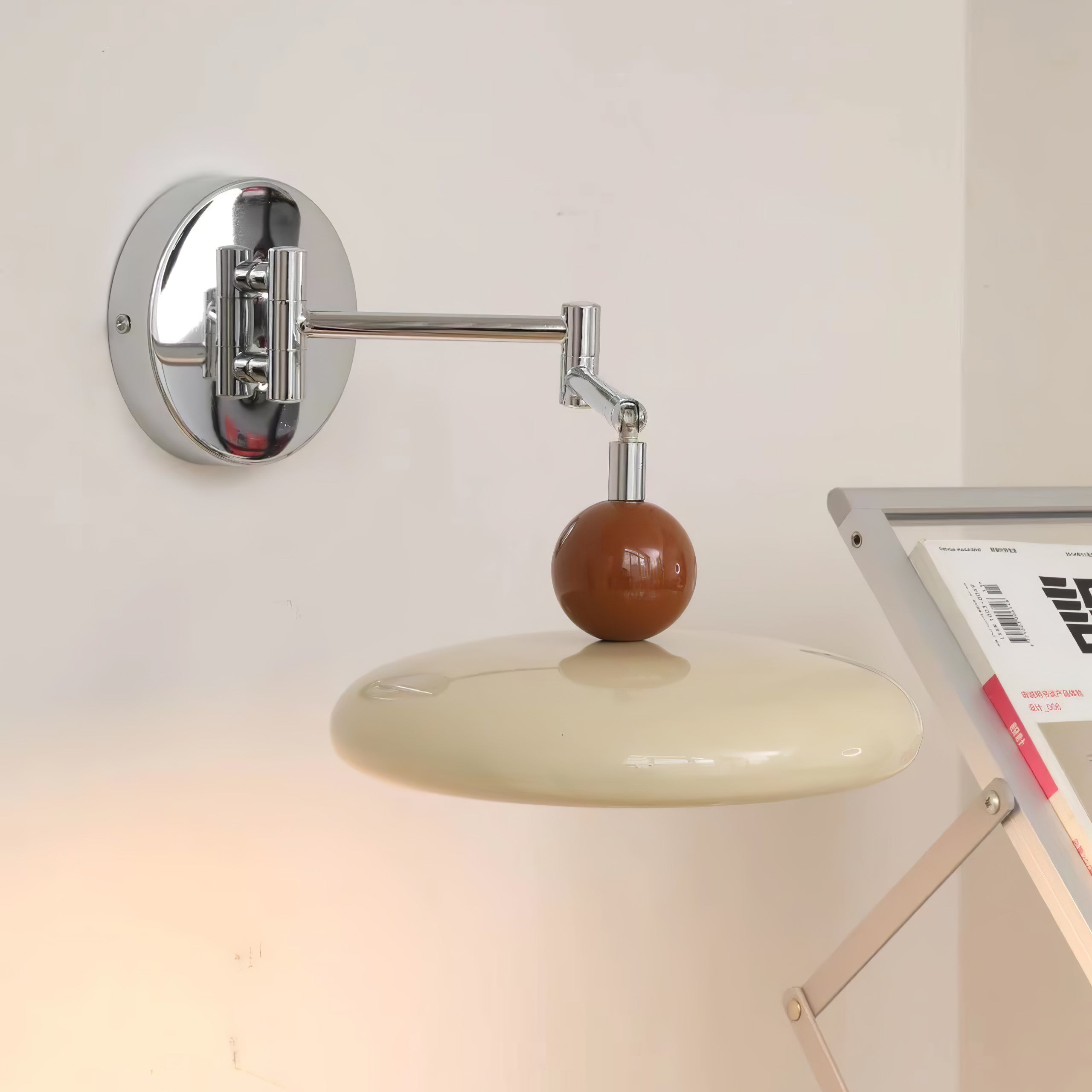 Lola スイングアームウォールランプ