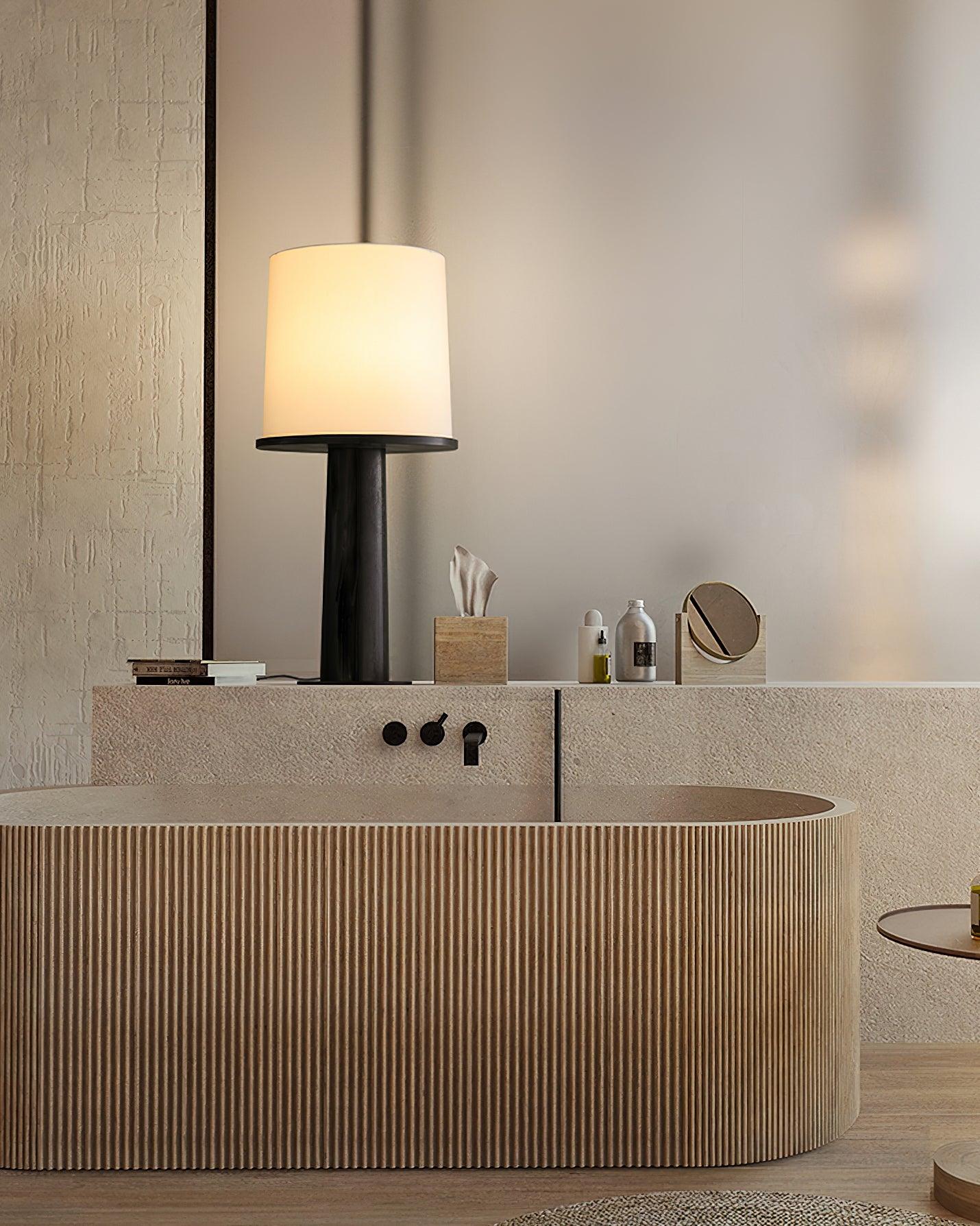 光と影のボトルテーブルランプ