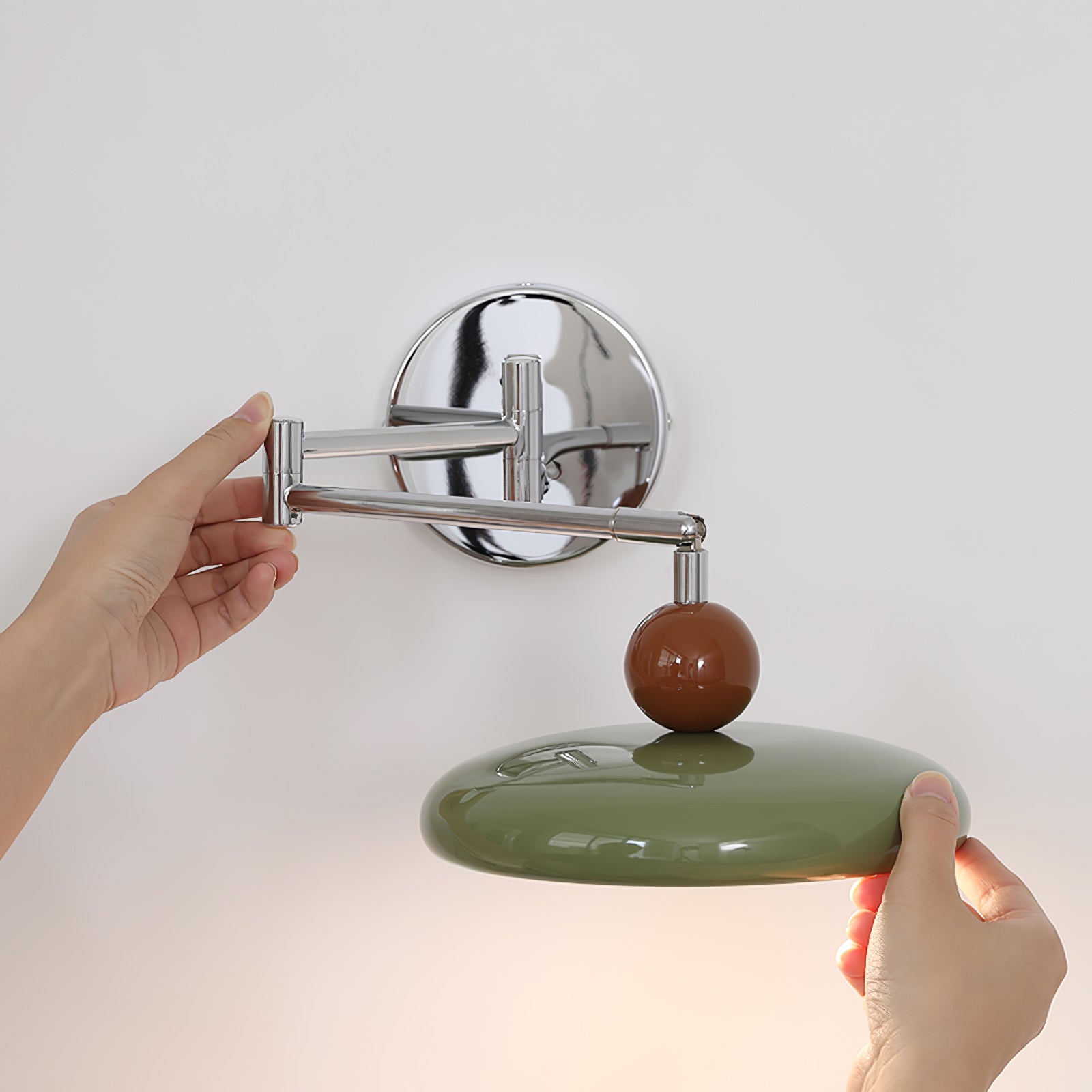 Lola スイングアームウォールランプ