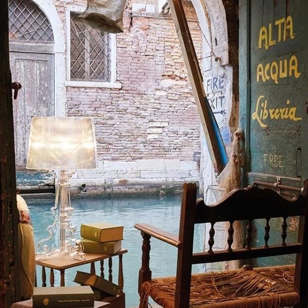 ブールギー テーブルランプ