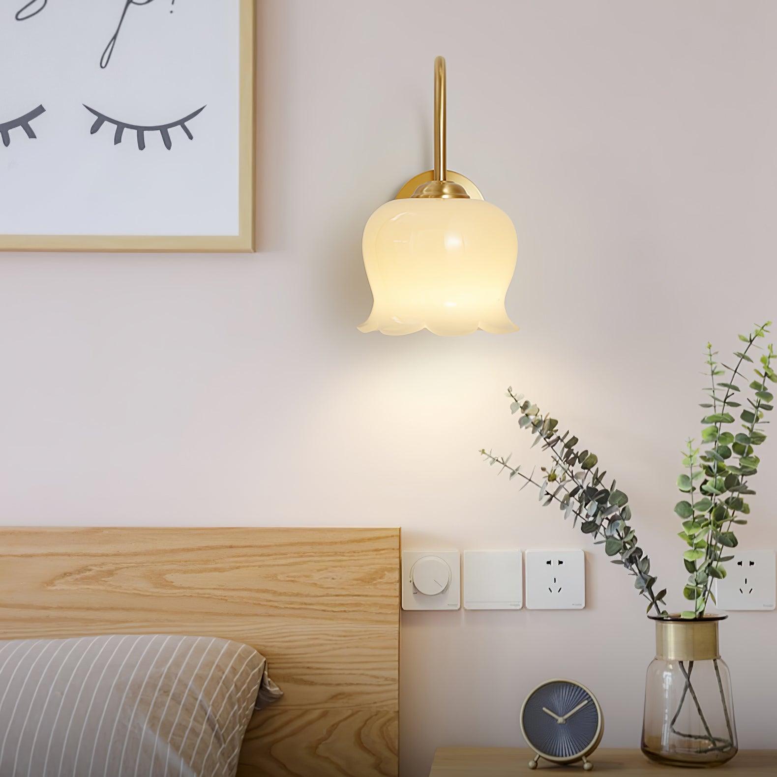 蘭のウォールランプ