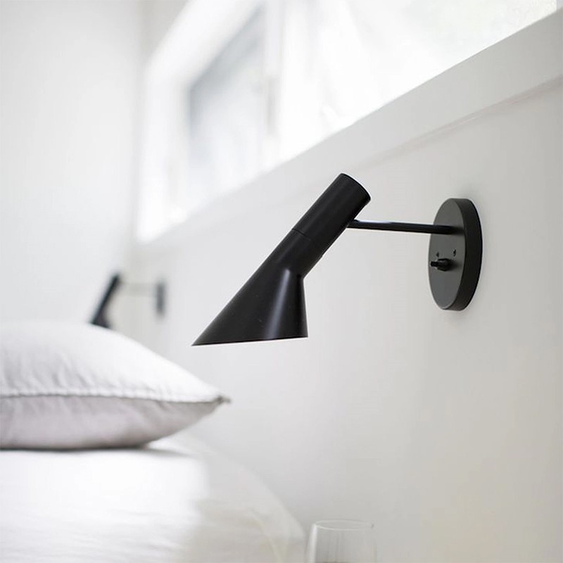 デンマークデザインの回転式ウォールランプ