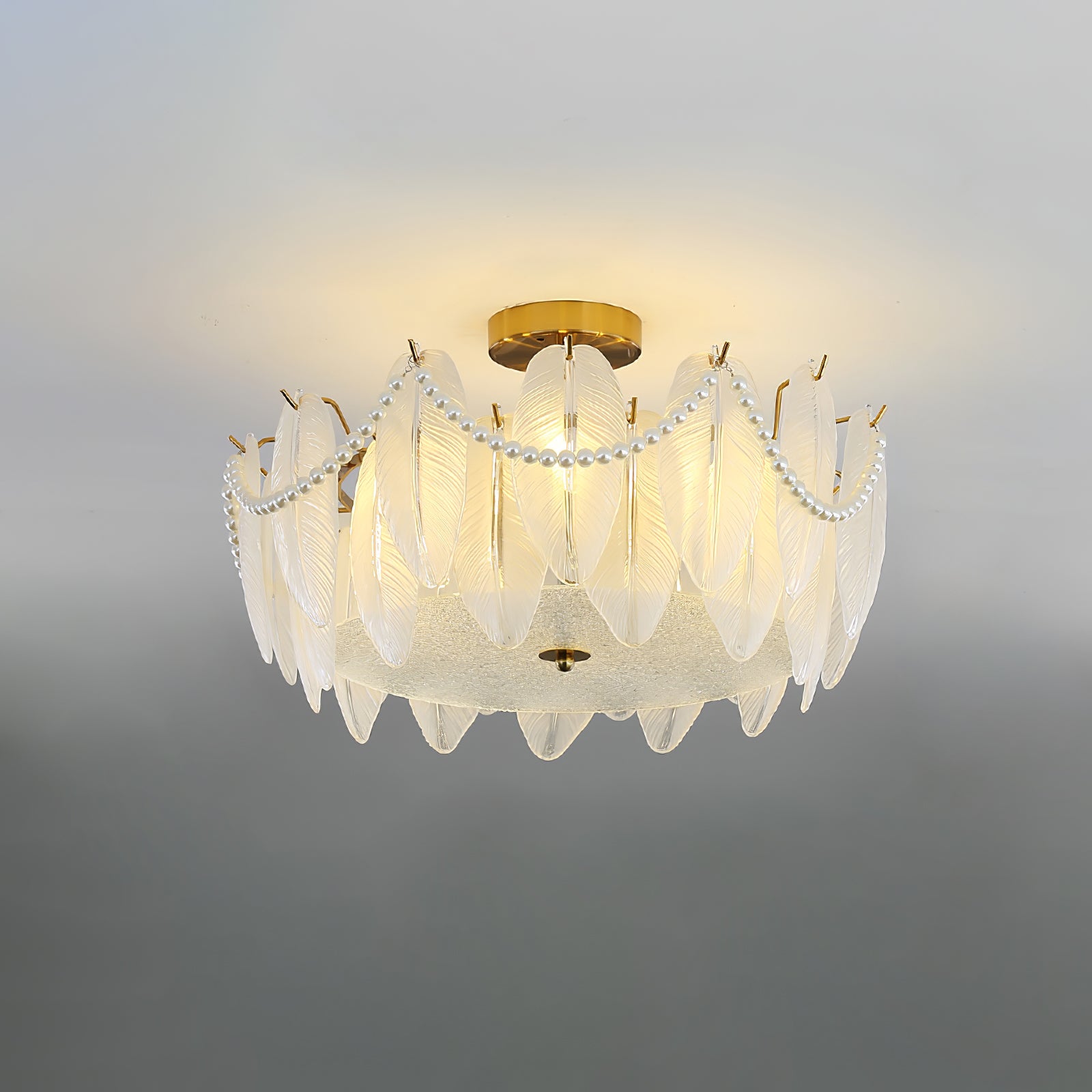 ガラスの羽根のシャンデリア