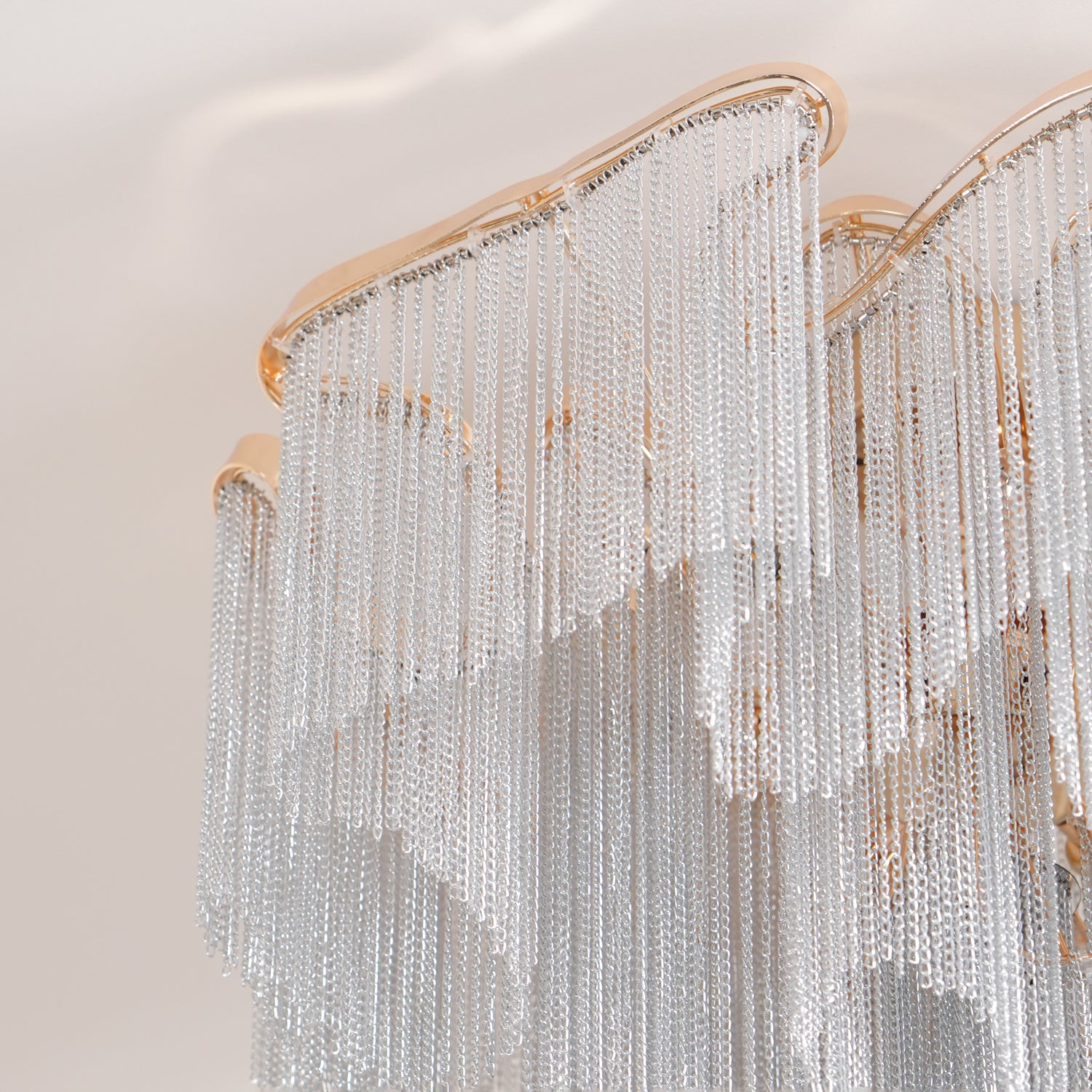 モダンなタッセルシーリングランプ