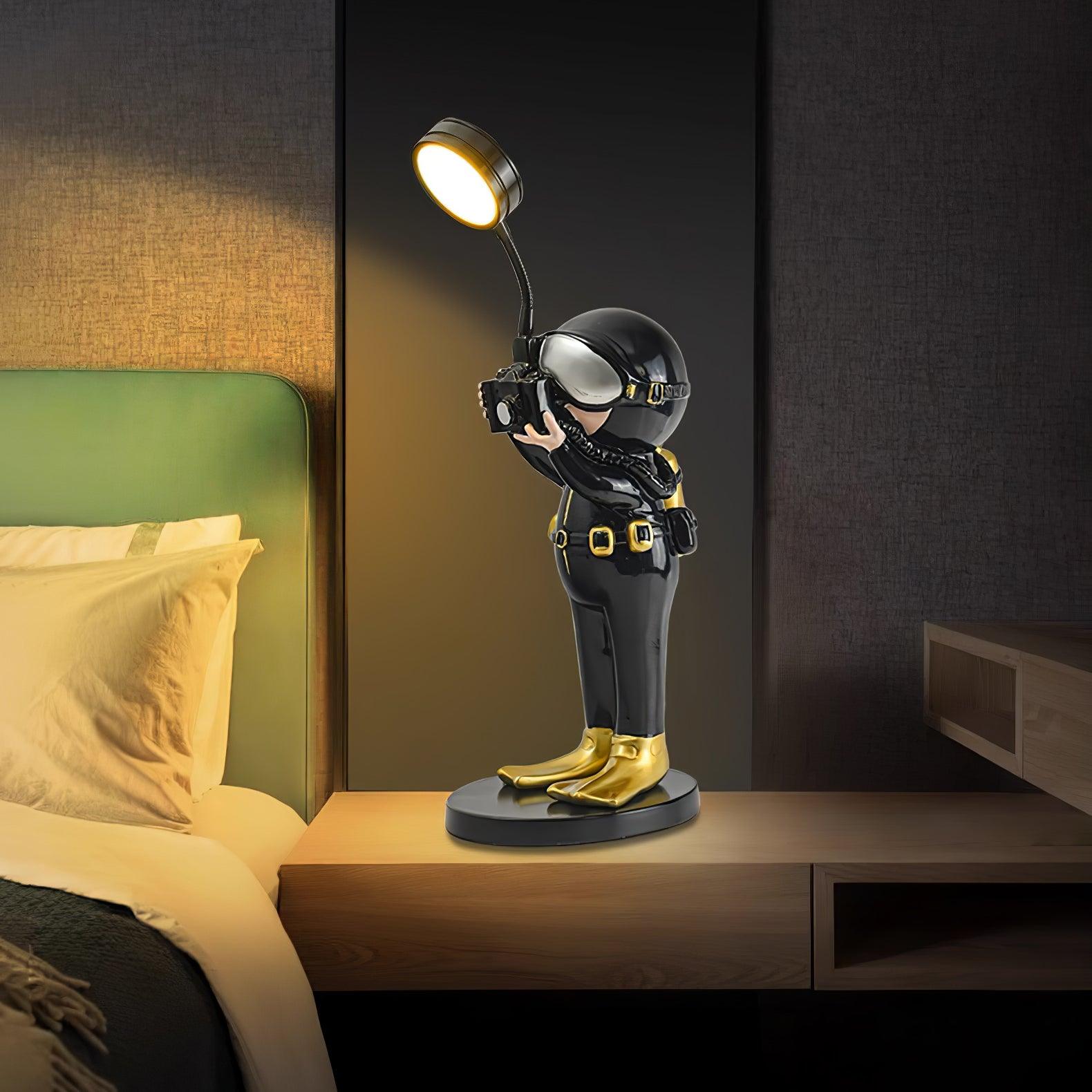 冒険家樹脂テーブルランプ