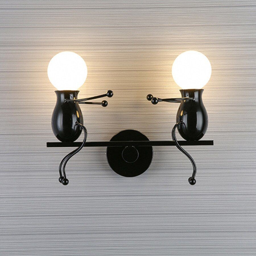 斬新な人型ウォールライト