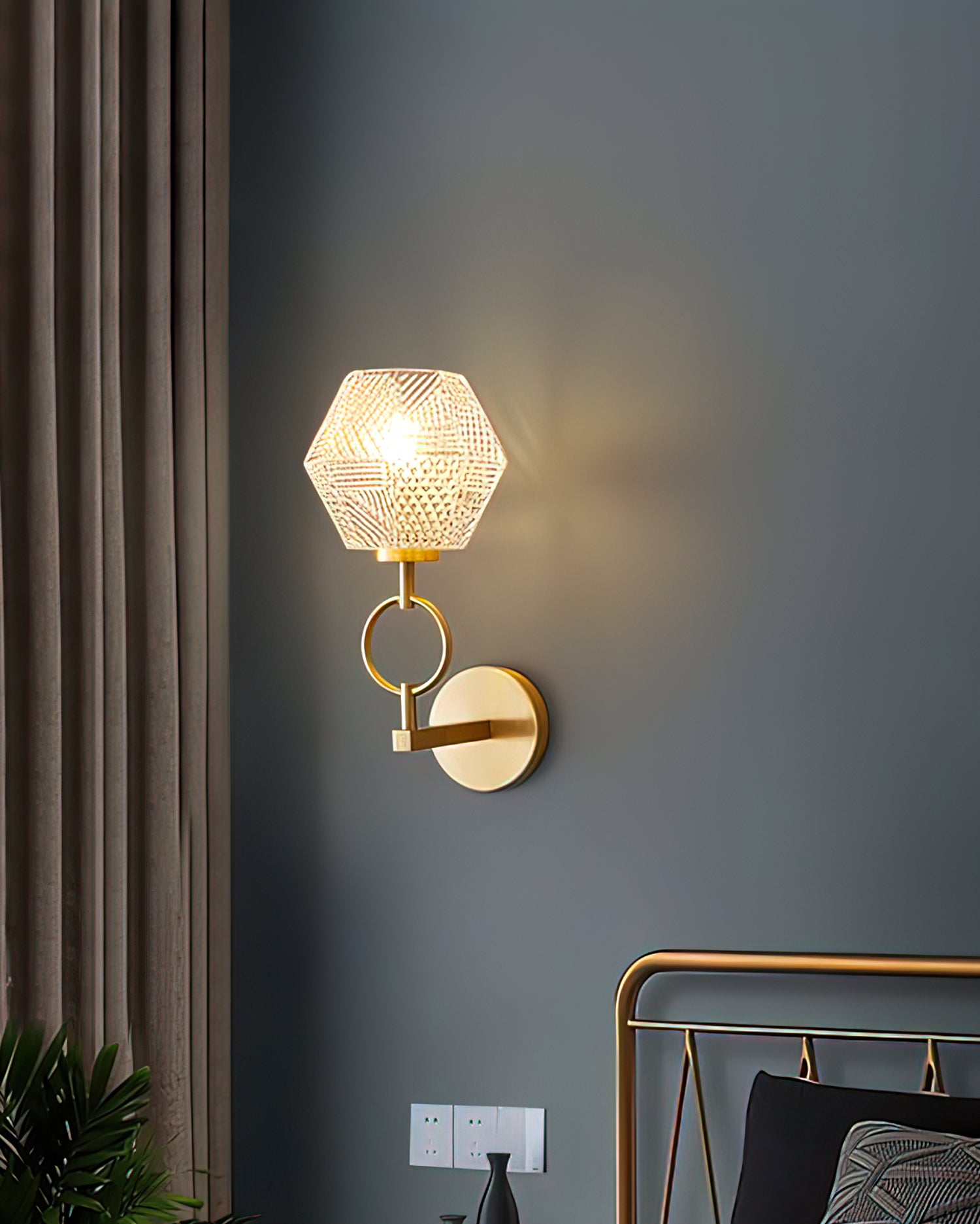 Haleh Wall Lamp