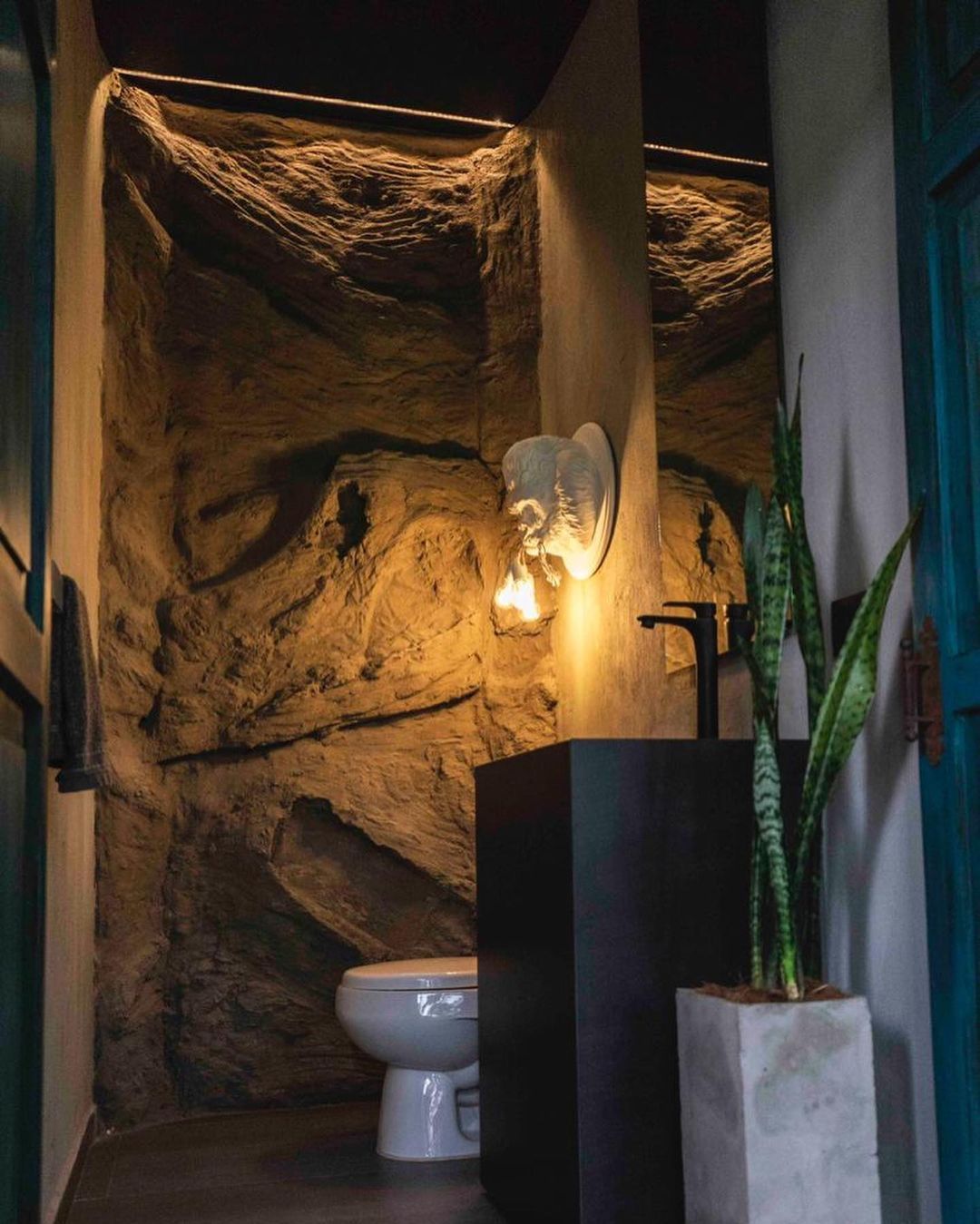 リラ ウォール スコンセ