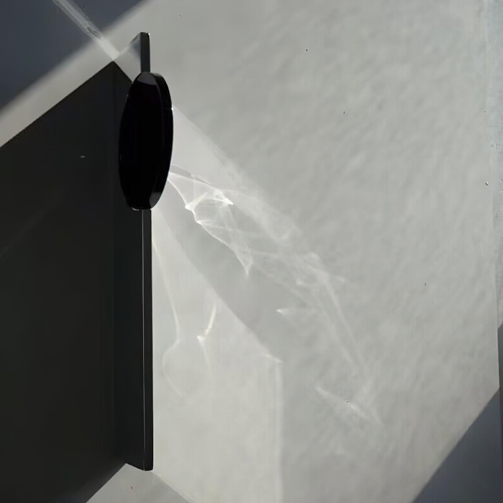 クリエイティブな光と影のウォールランプ