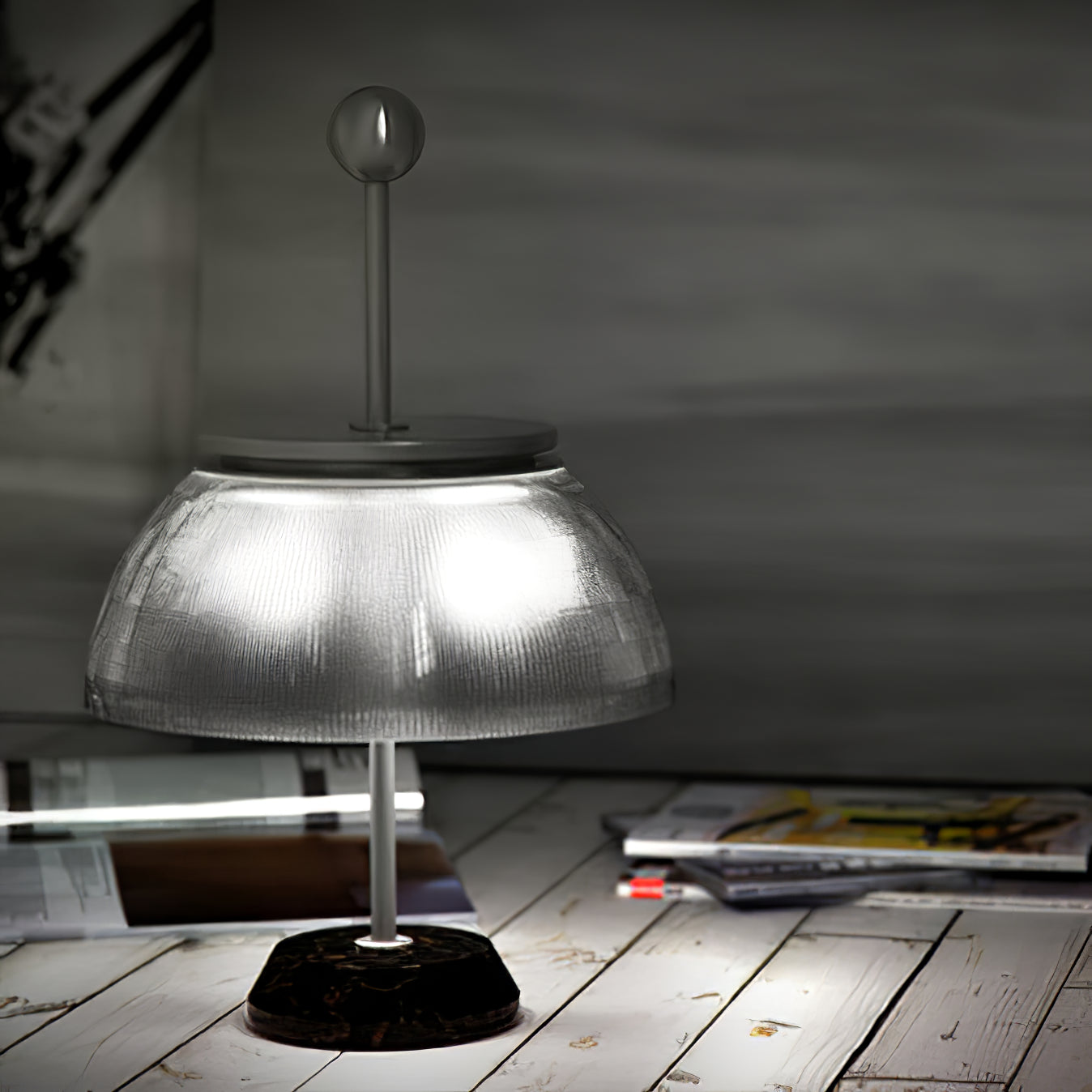 アルファ テーブルランプ