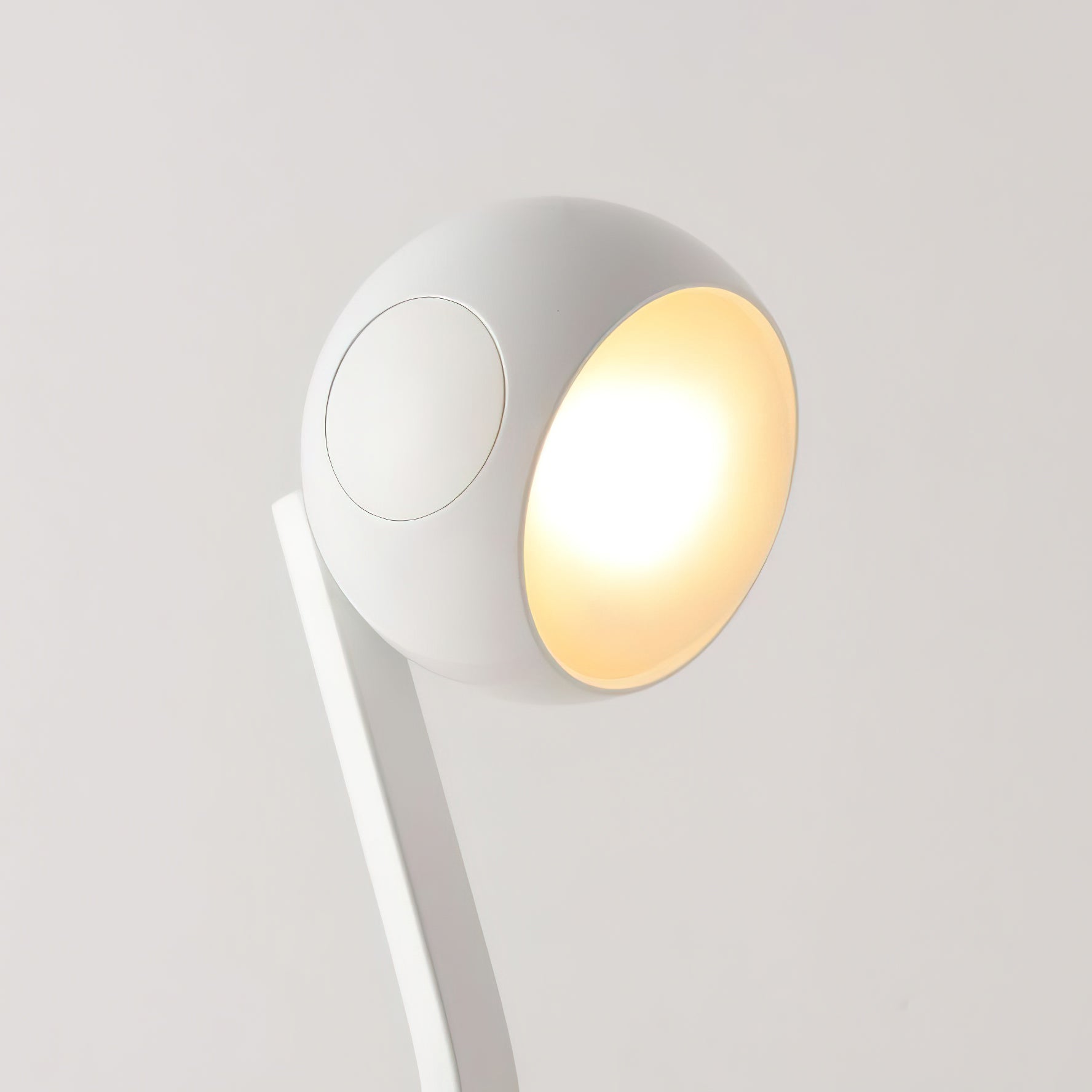 チャルフィス テーブルランプ