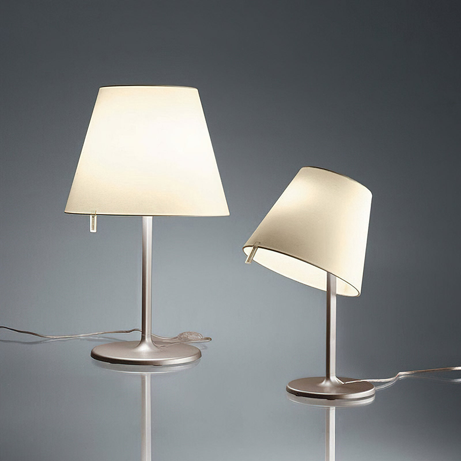 シスブ テーブルランプ