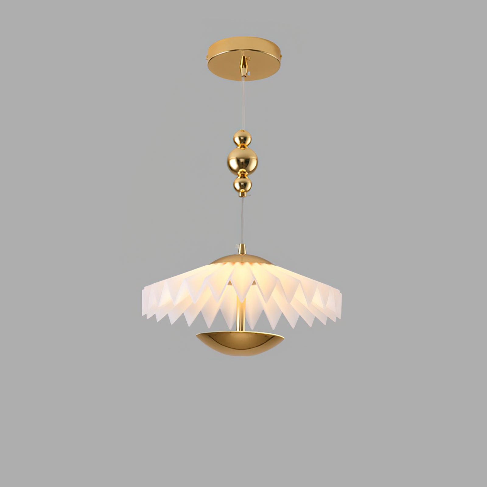 積み重ねられた紙のシャンデリア