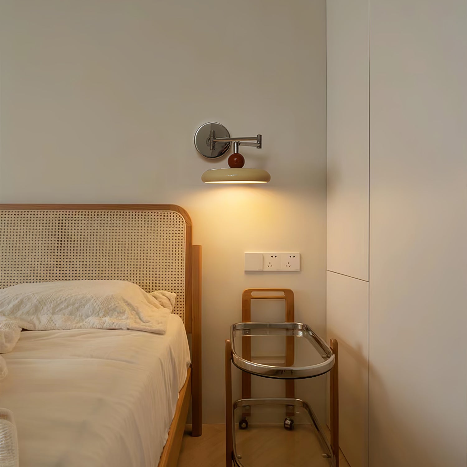 Lola スイングアームウォールランプ