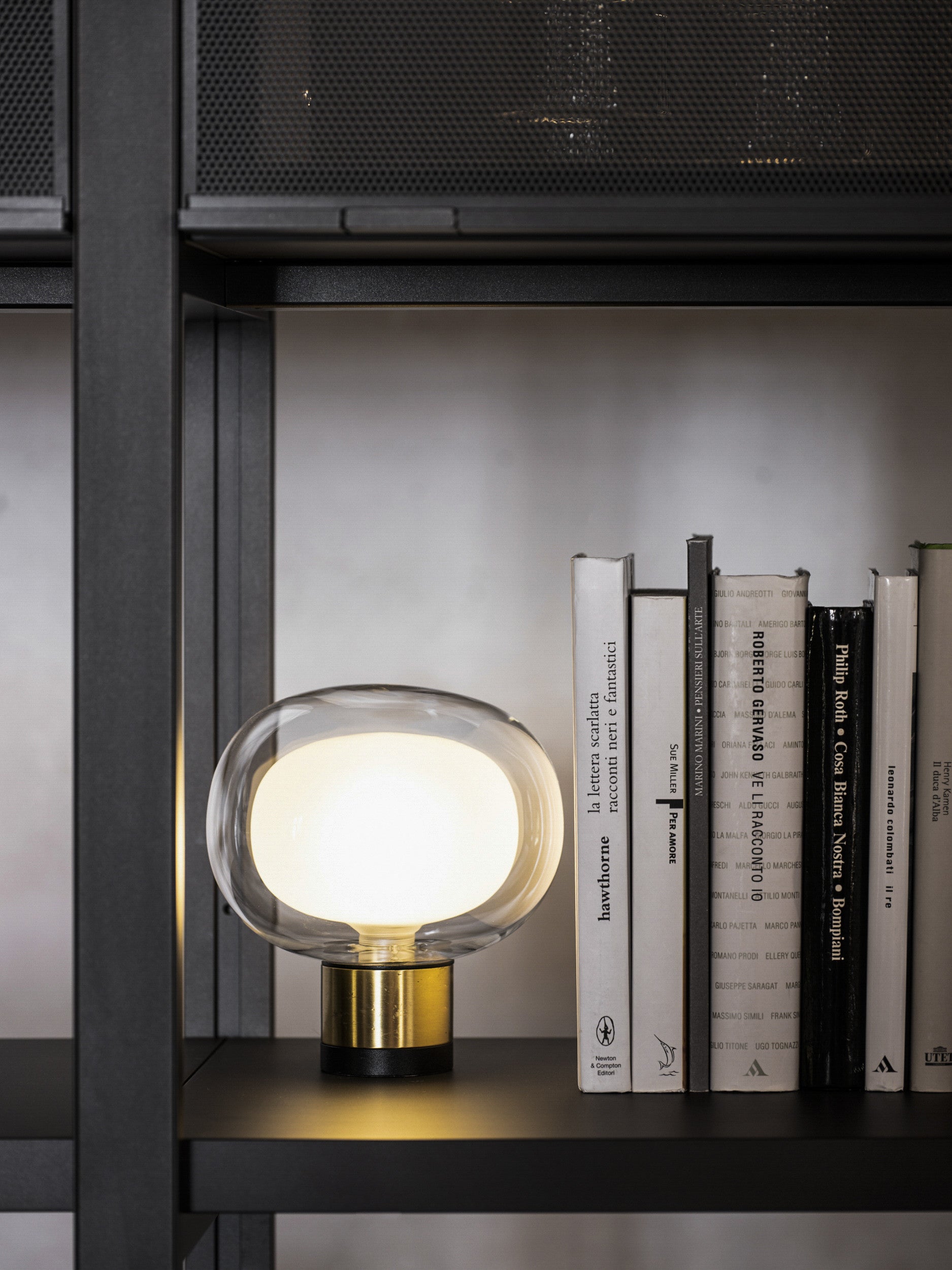 ナビラ テーブルランプ