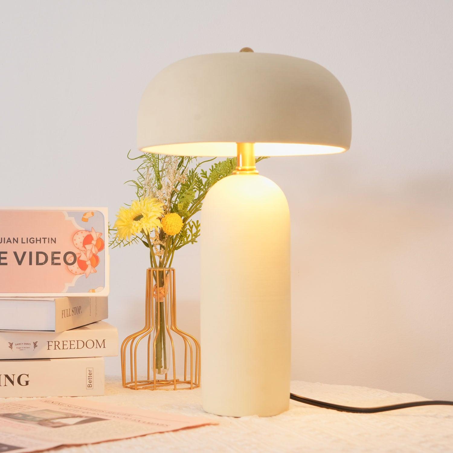 ファンギグローテーブルランプ