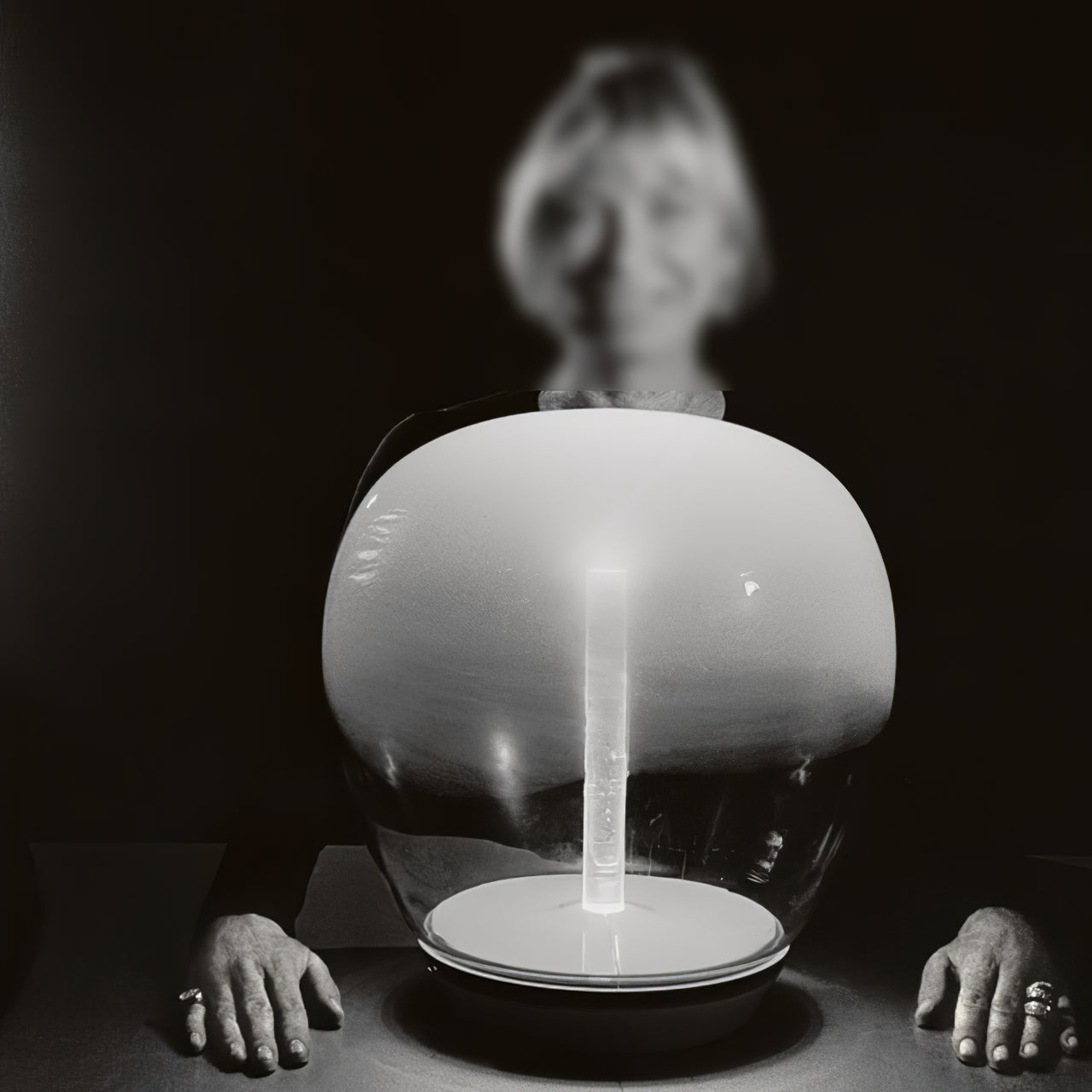 共感テーブルランプ