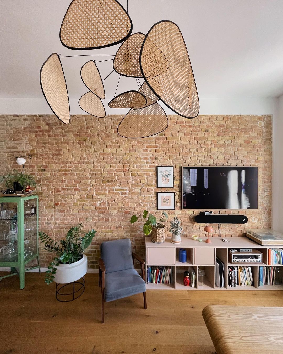 Screen Cannage Suspension