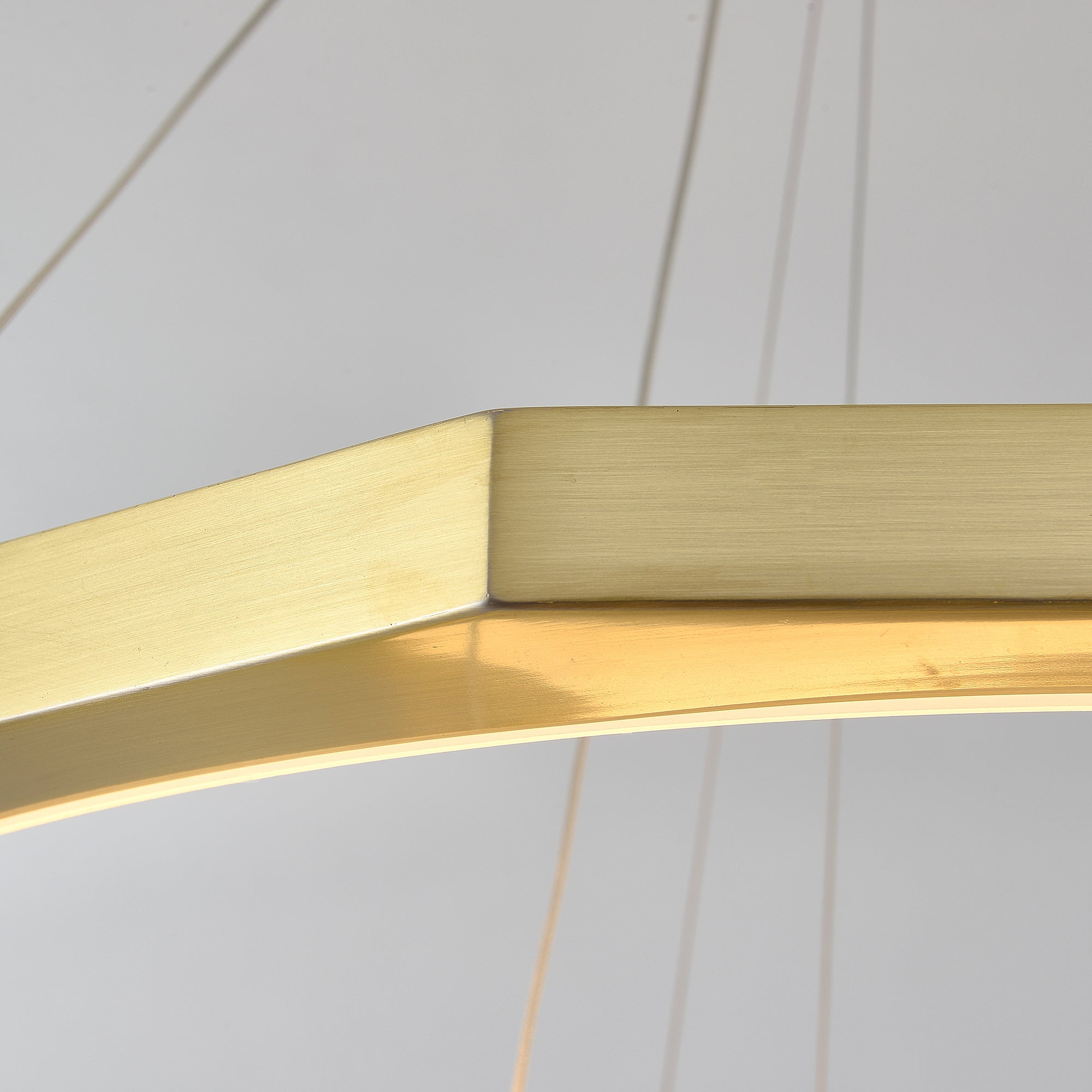 カラ・シャンデリア