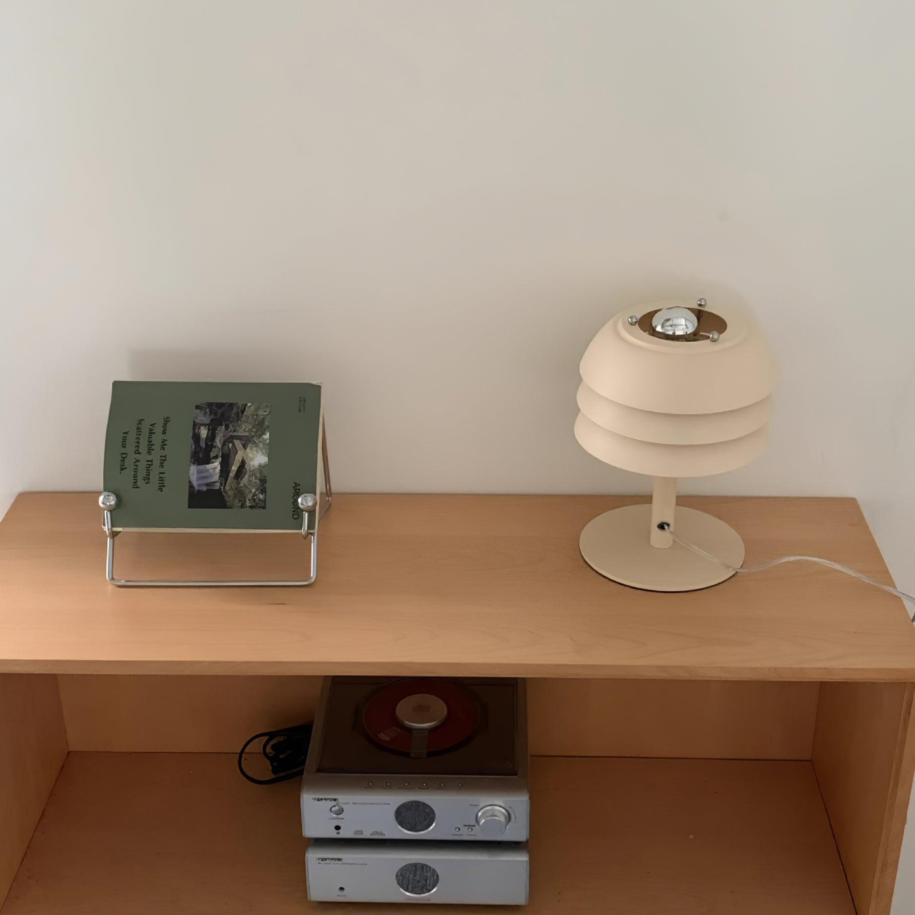 アウレンティ テーブルランプ