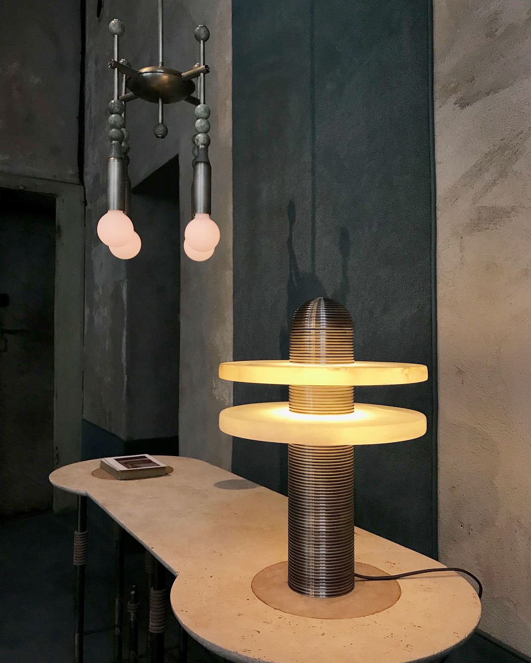 アラバスター彗星テーブルランプ