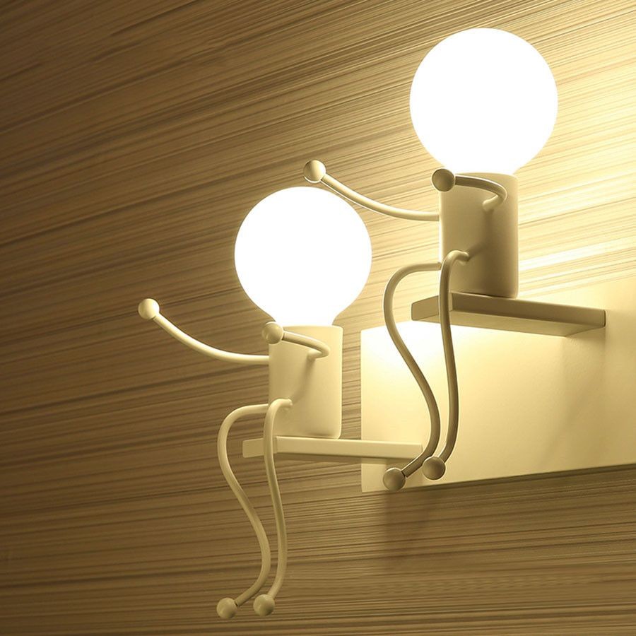 斬新な人型ウォールライト