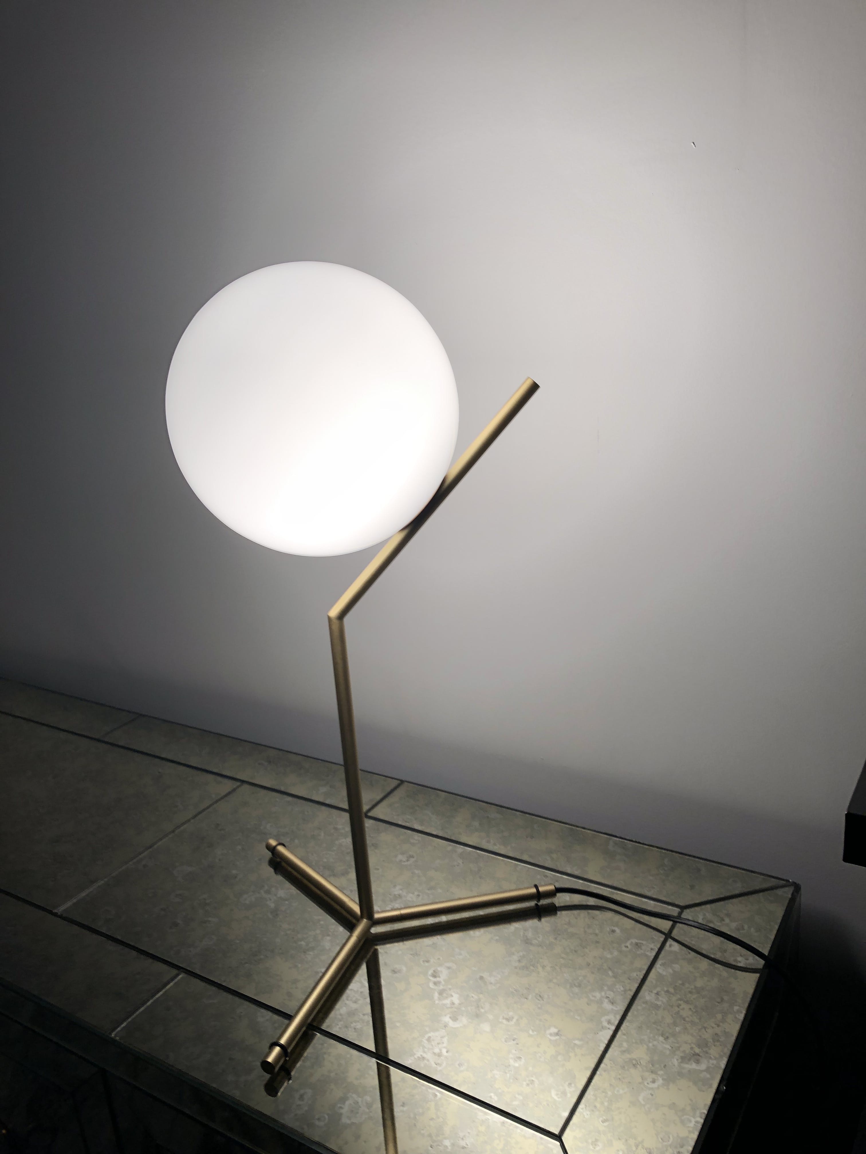 IC テーブルライト