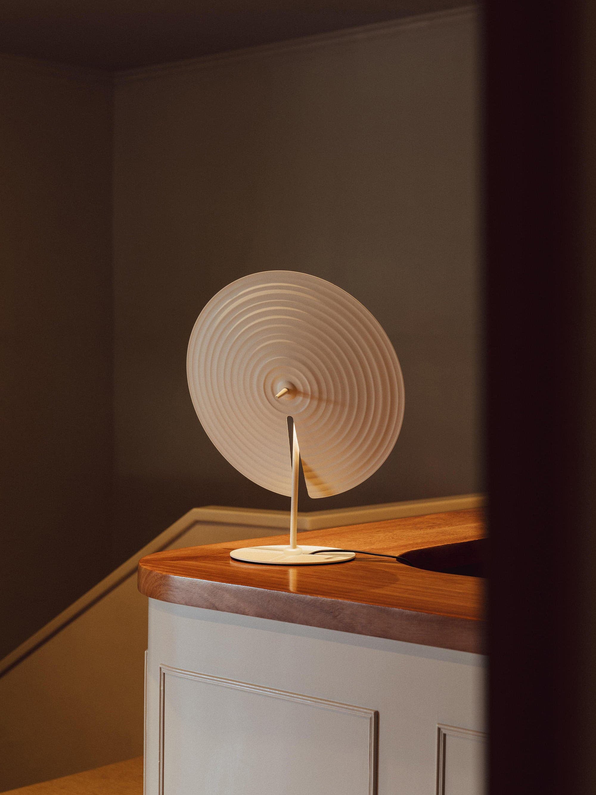 シンフォニー テーブルランプ