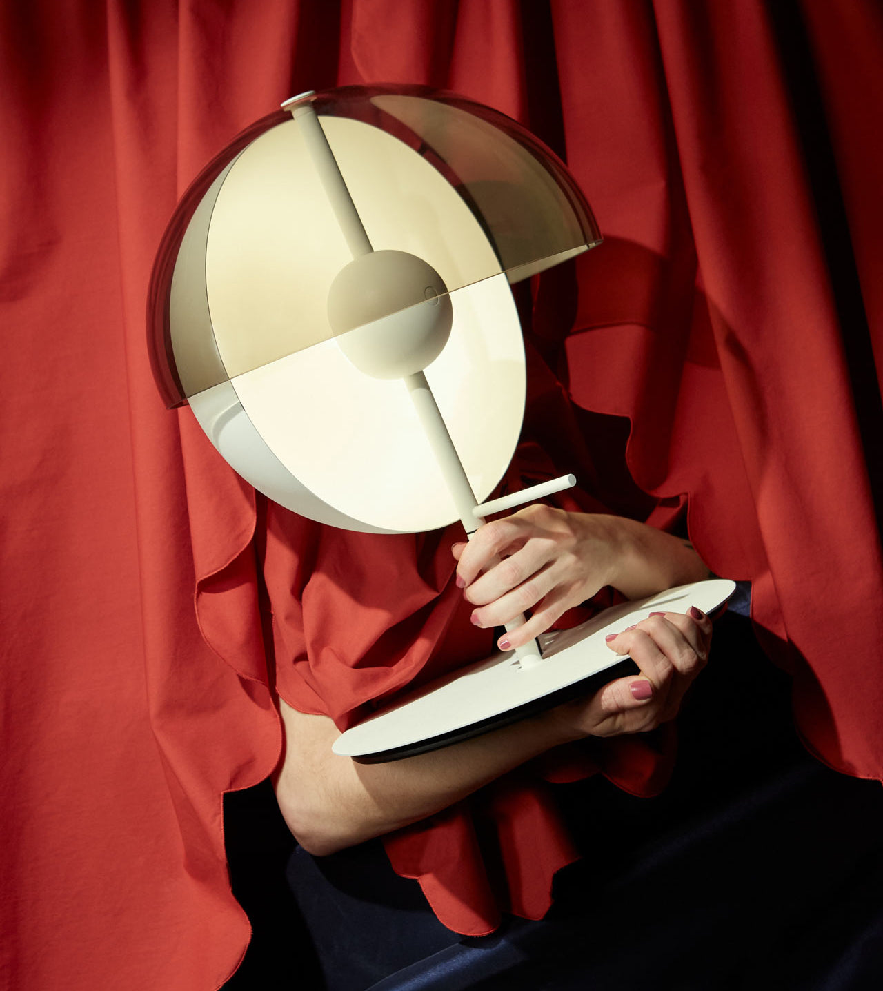 テイア テーブルランプ