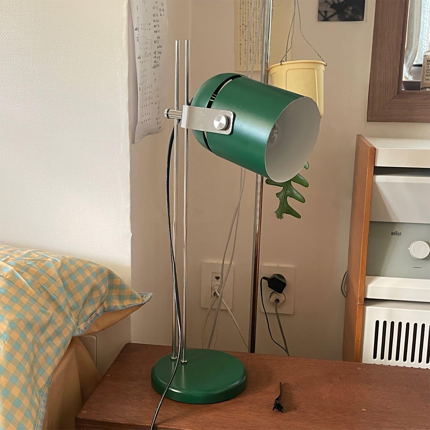 Adjusta 昇降式デスクランプ