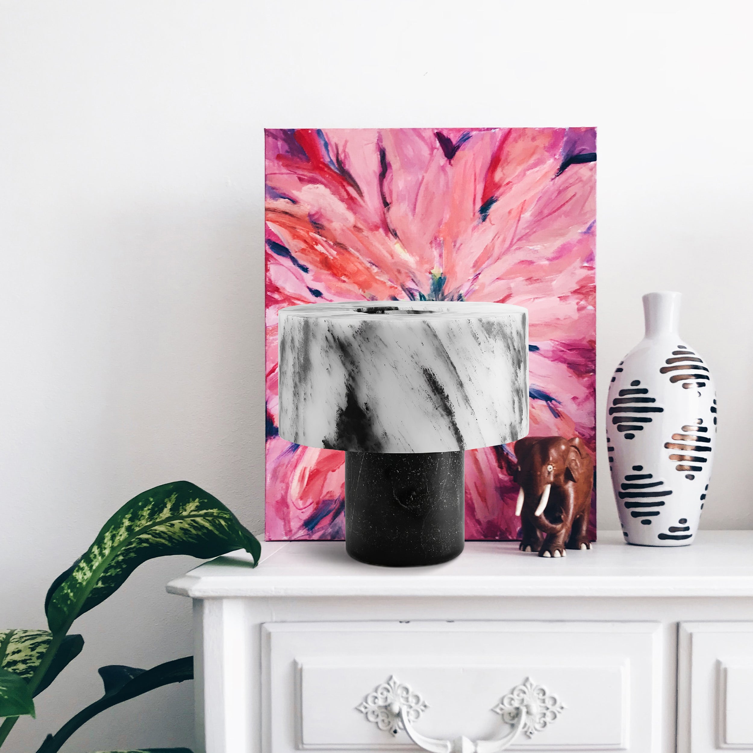 最初のテーブルランプ