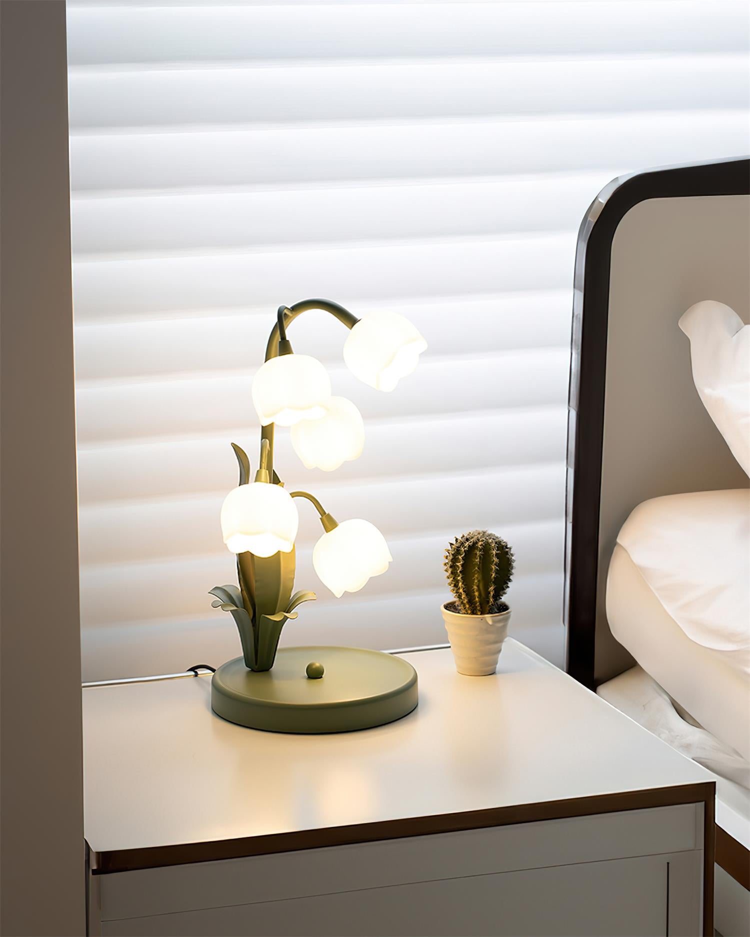 グリーンリリーテーブルランプ