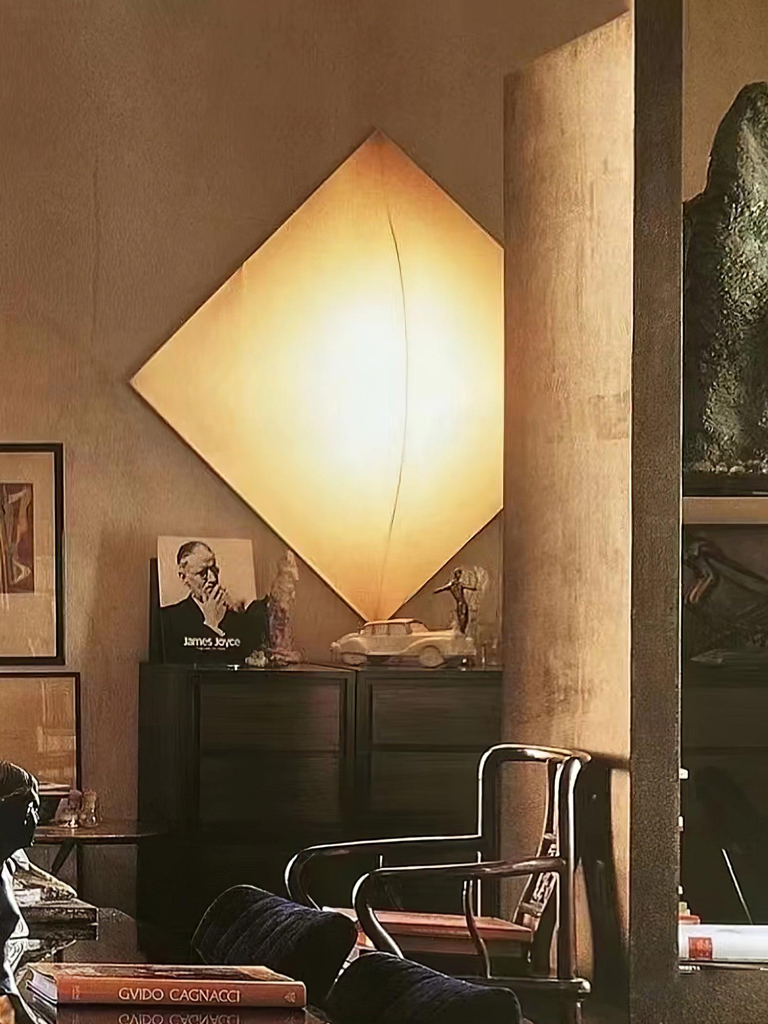 幾何学シリーズの壁取り付け用燭台