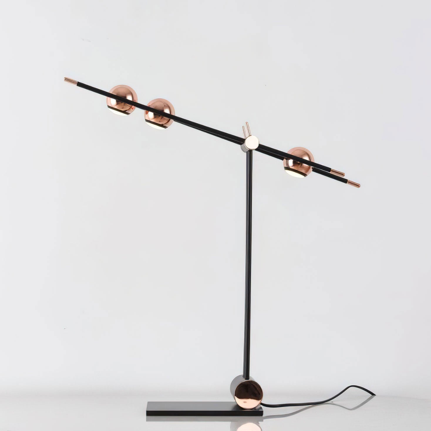 ローズゴールドビーズテーブルランプ