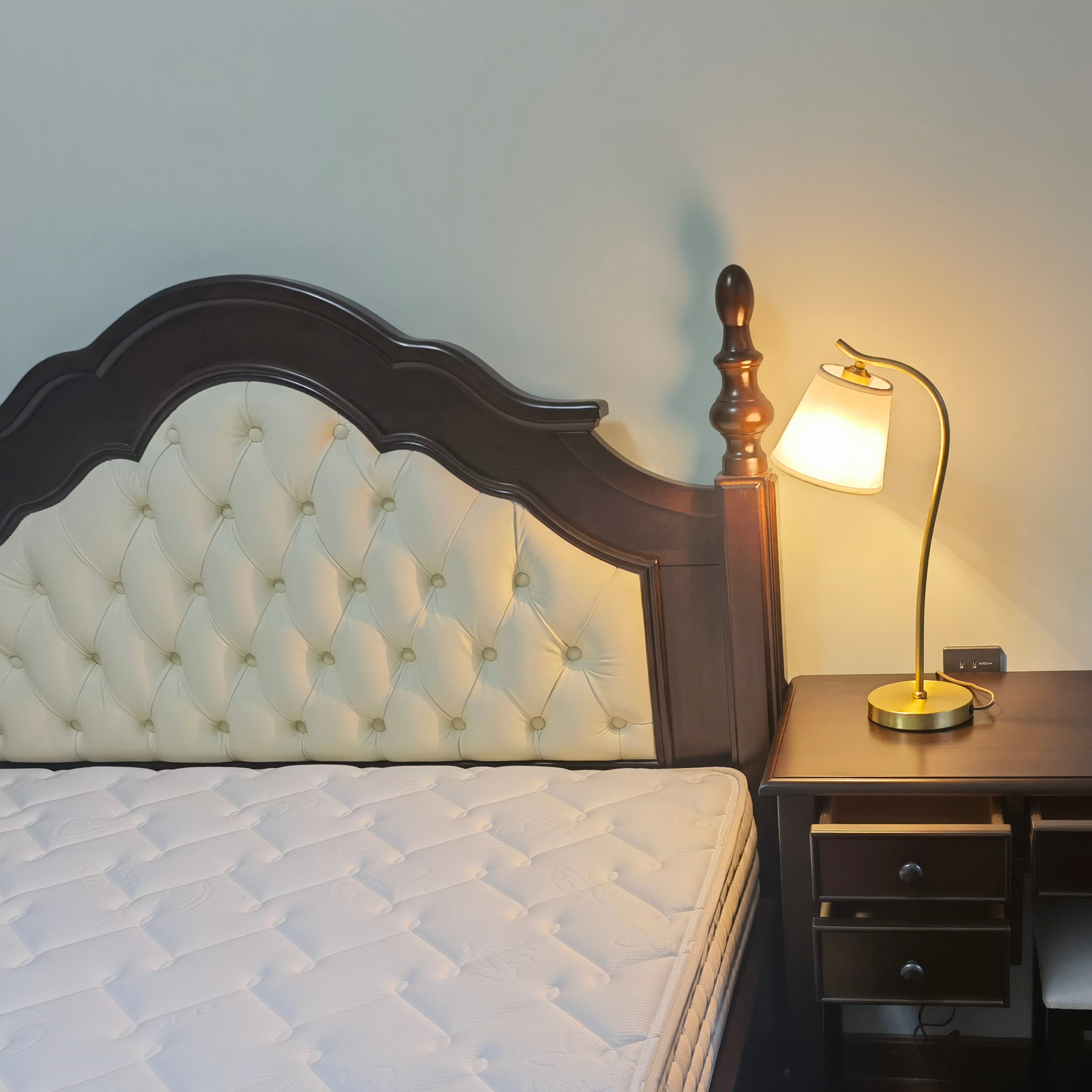 アネタ テーブルランプ