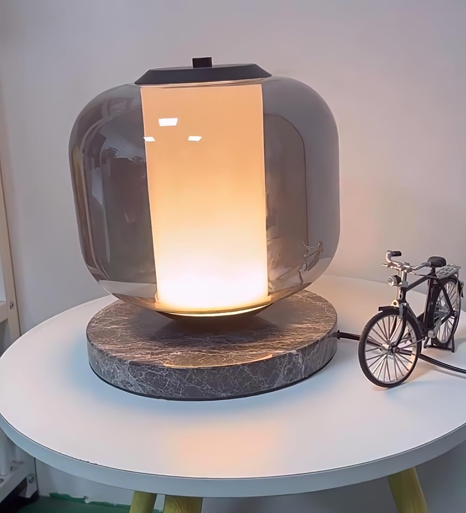 エイラ大理石テーブルランプ