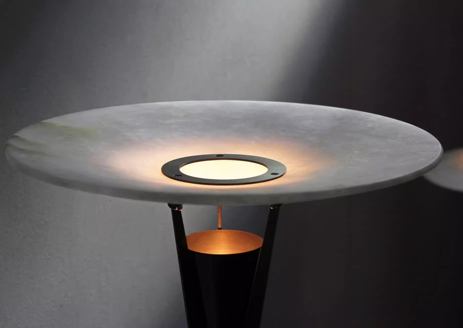 アラゴン テーブルランプ