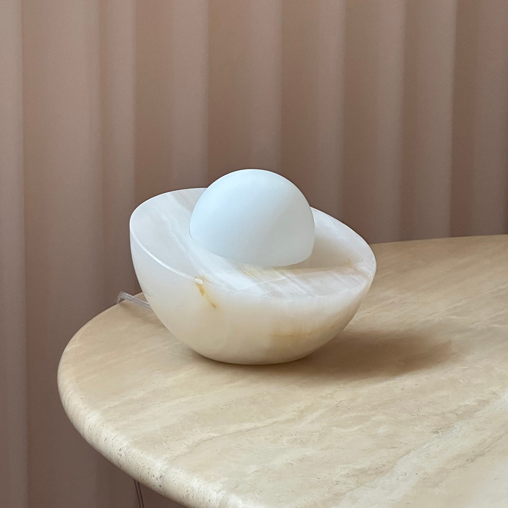 小さなテーブルランプ