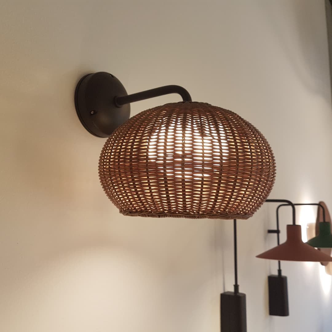 Garota Wall Lamp