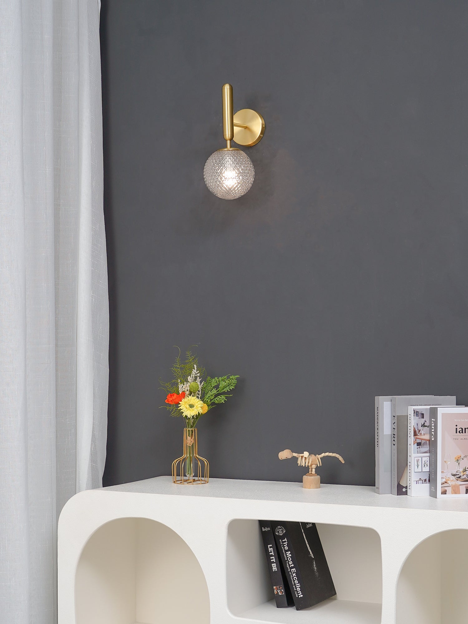 Miira Wall Light