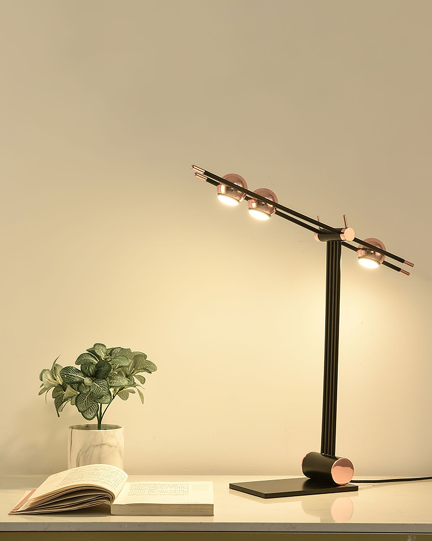 ローズゴールドビーズテーブルランプ