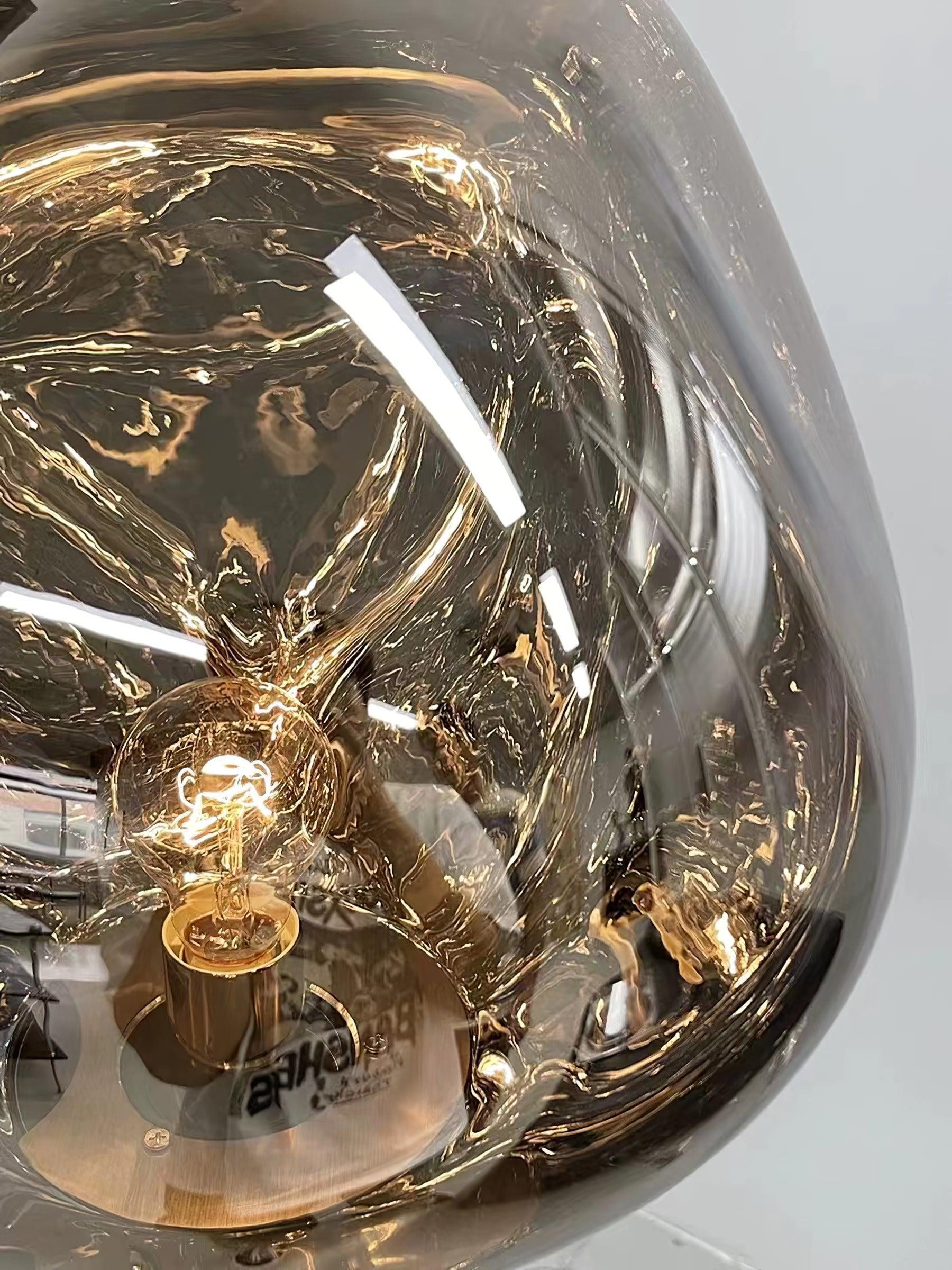 ラバコーンテーブルランプ