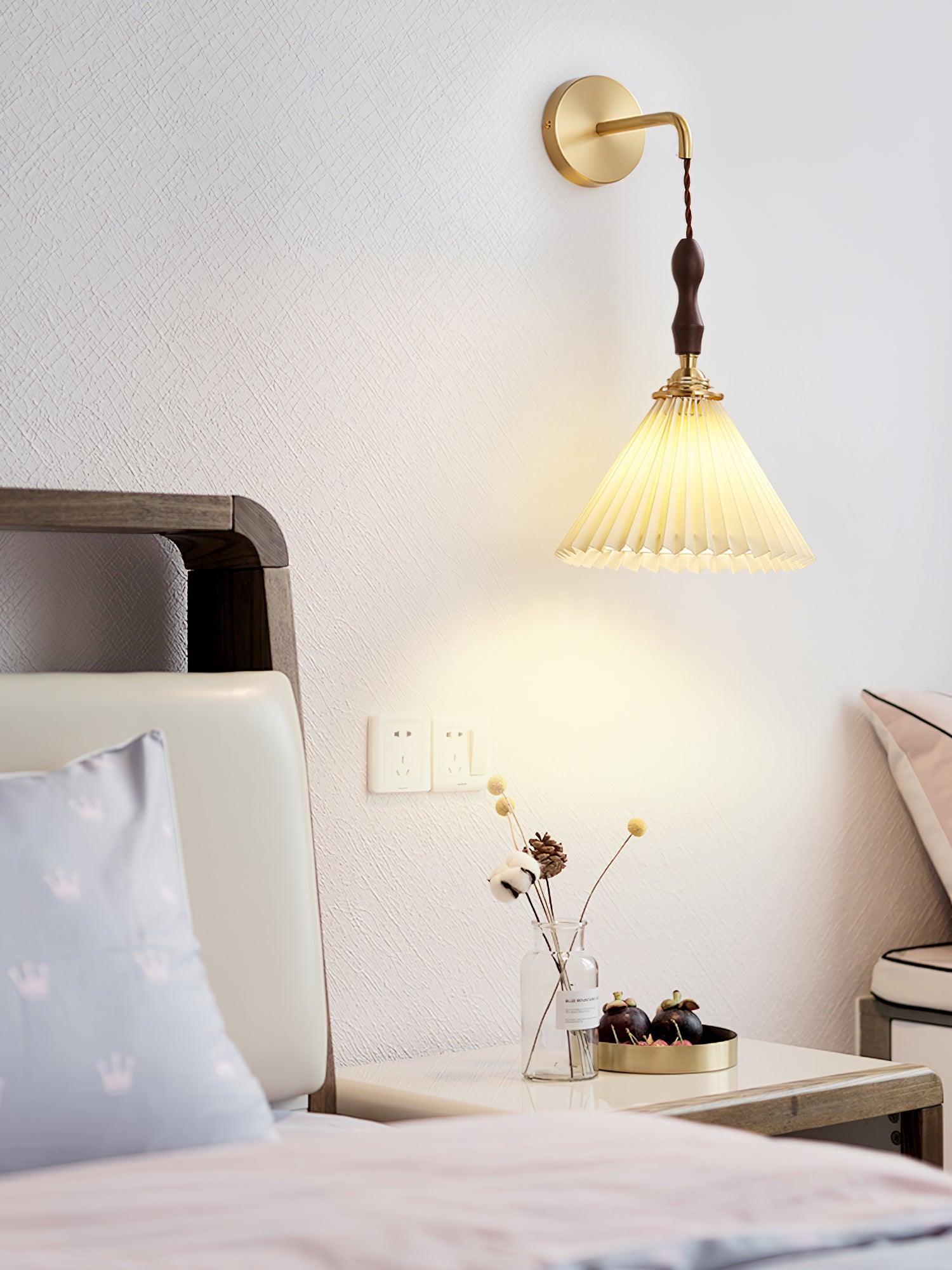 プリーツ木製ウォールランプ