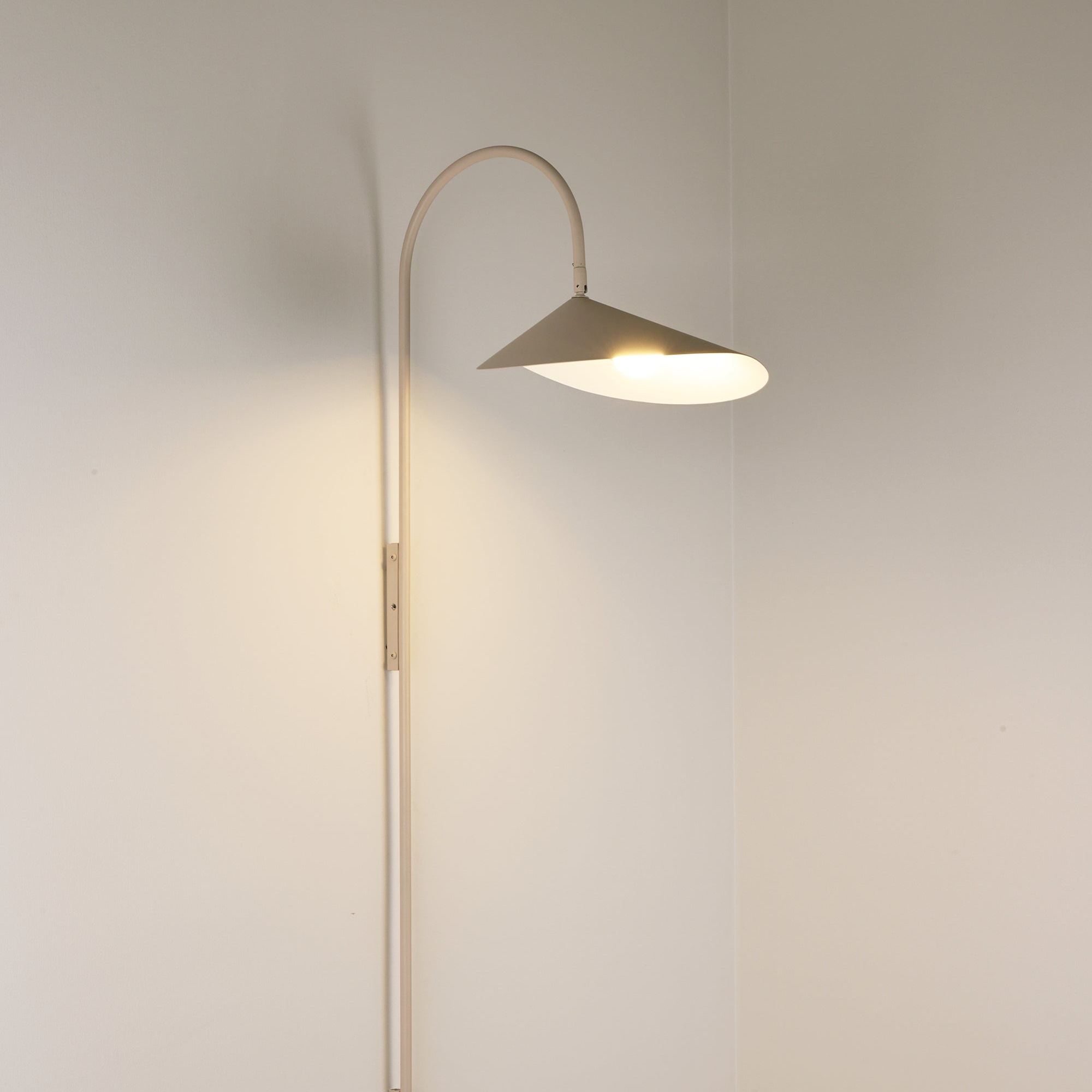 アルム スイベル ウォールランプ