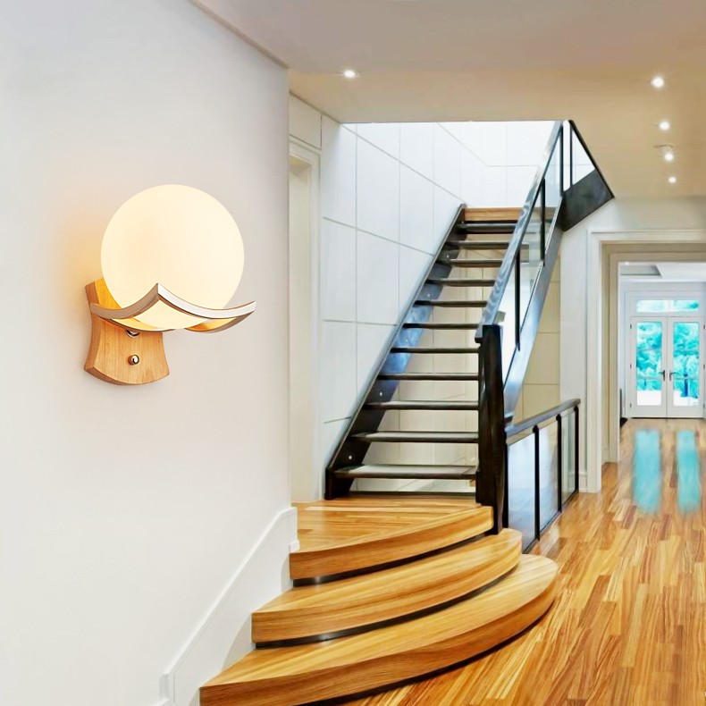 屋内モダンな木製ウォールランプ