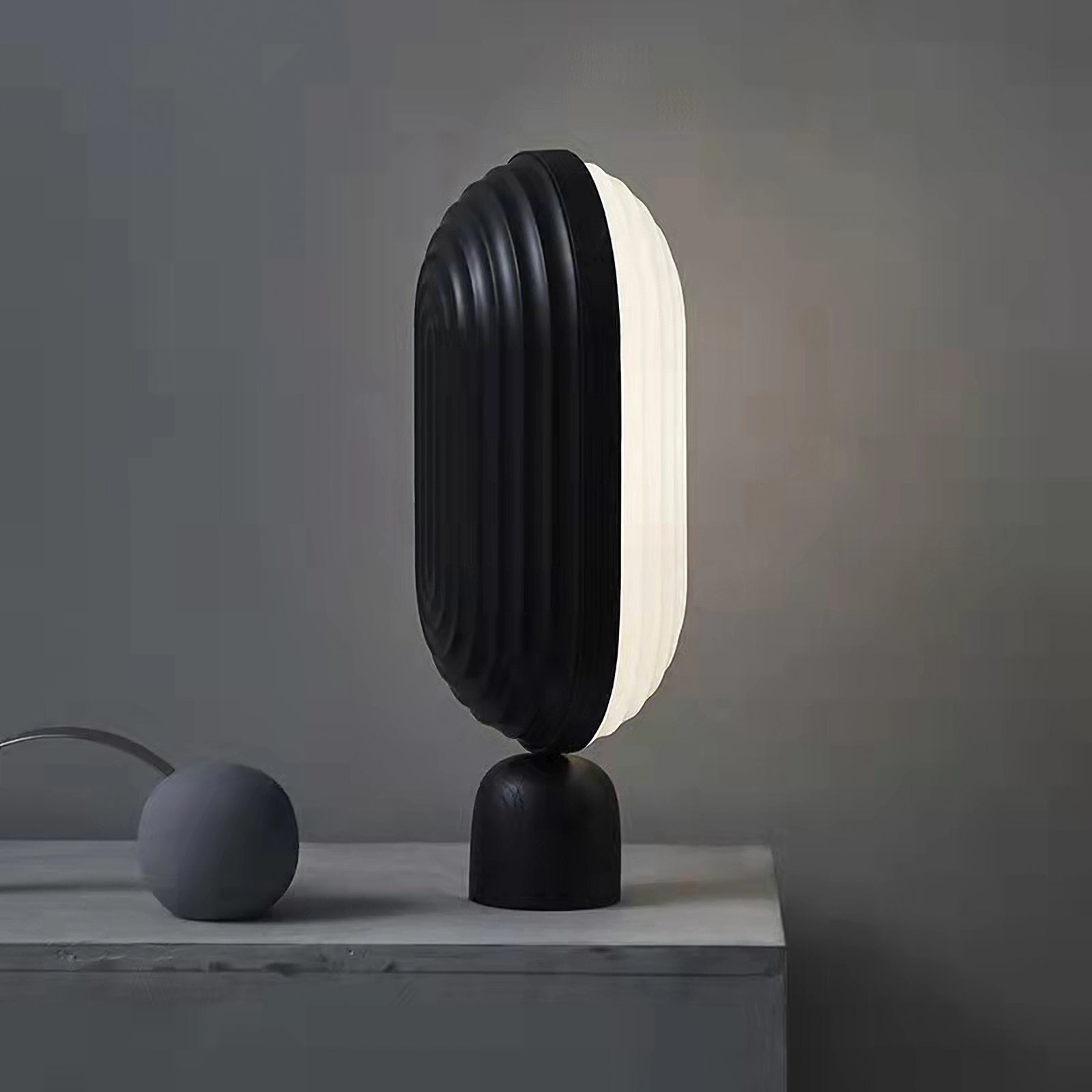 アークテーブルランプ