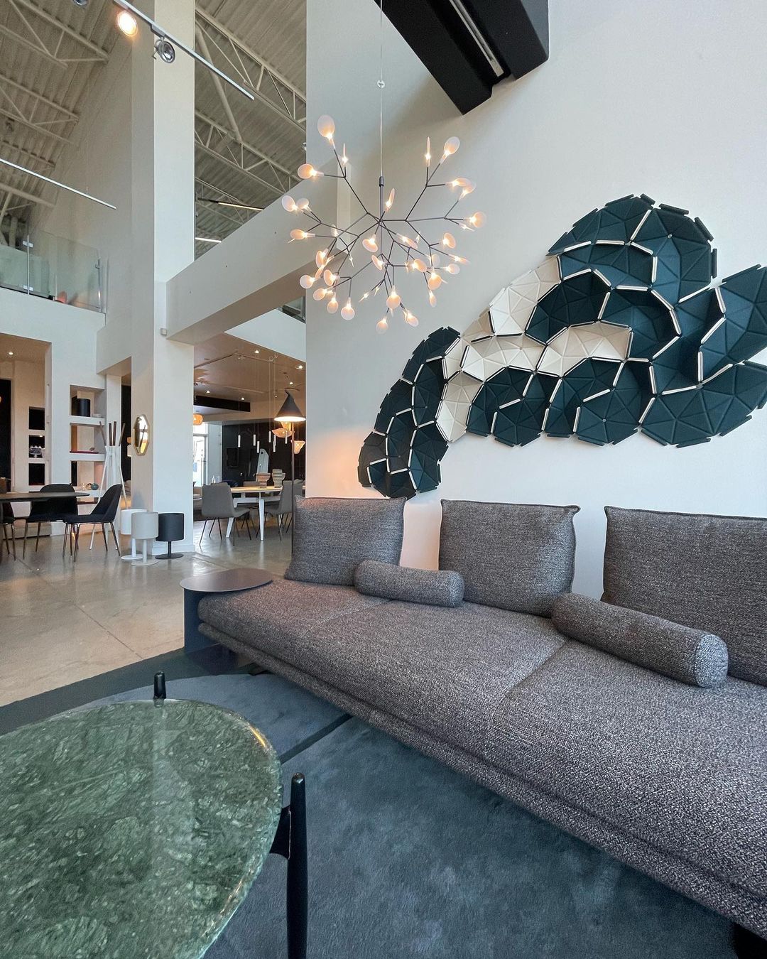 ヘラクレウム ブラック シャンデリア