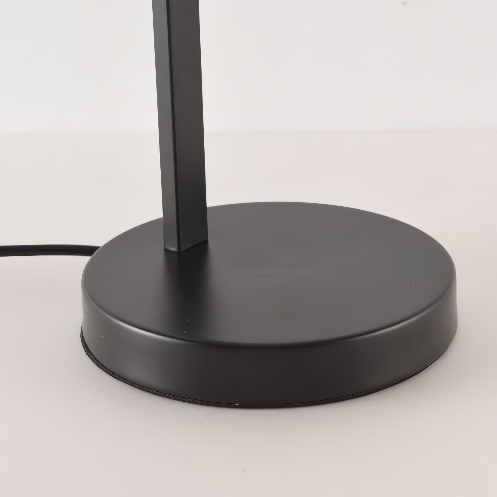 チャルフィス テーブルランプ