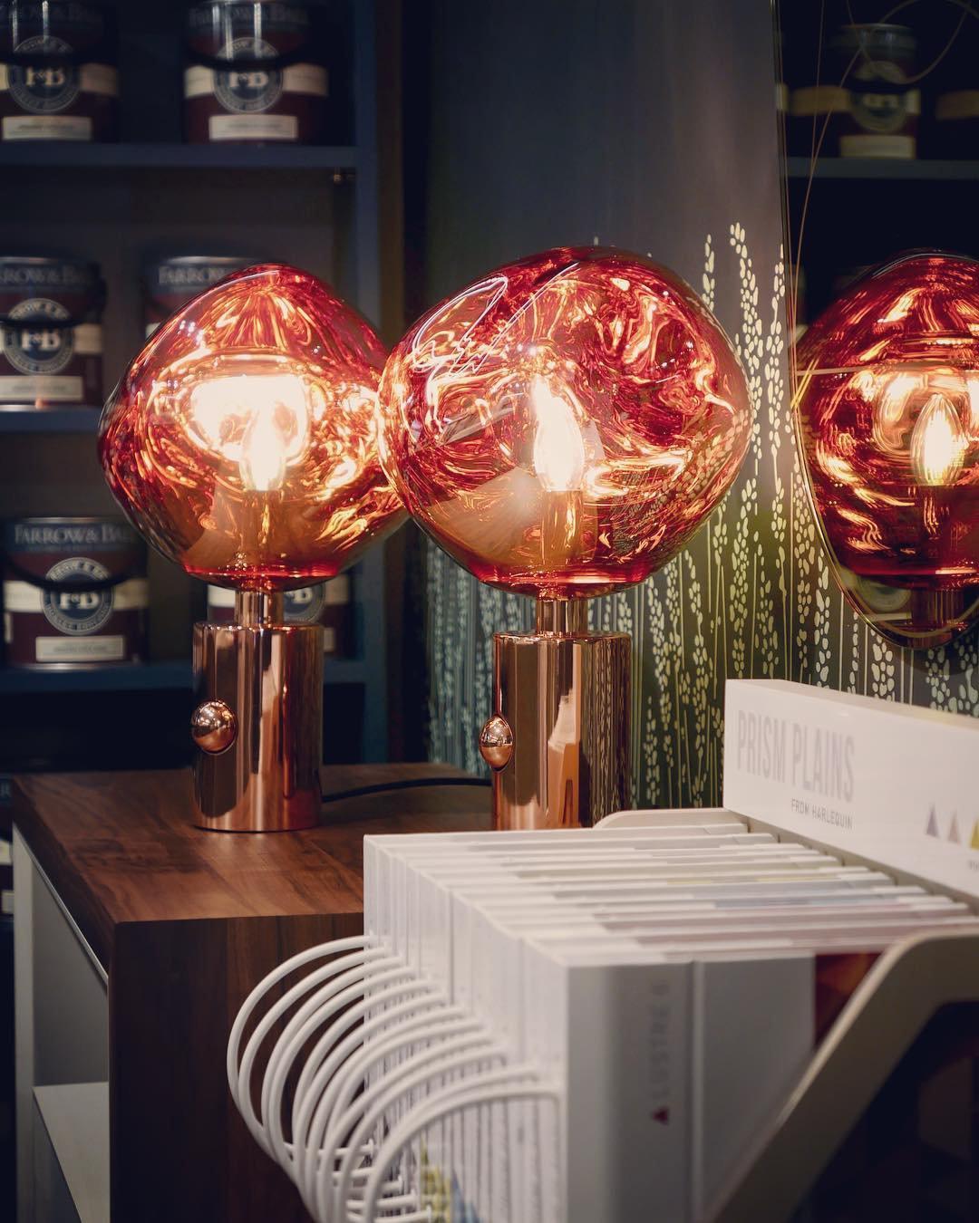 溶岩テーブルランプ